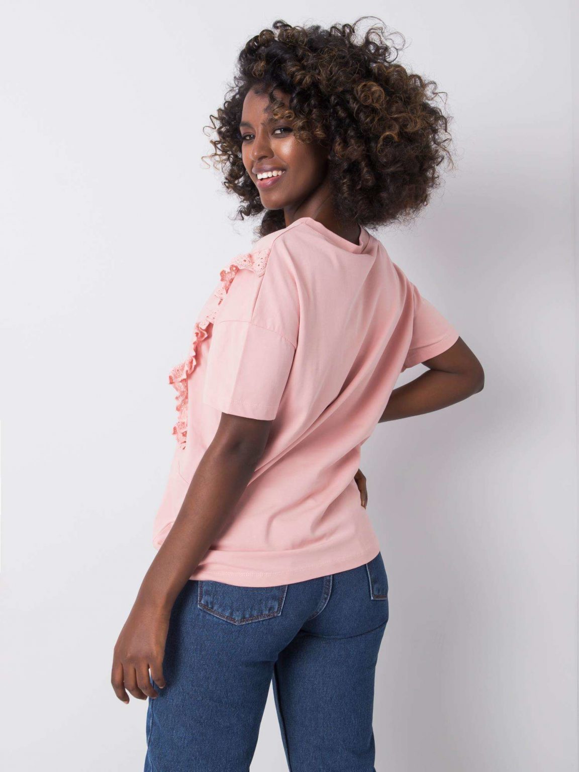 Brudnoróżowy t-shirt z falbanami Mylene