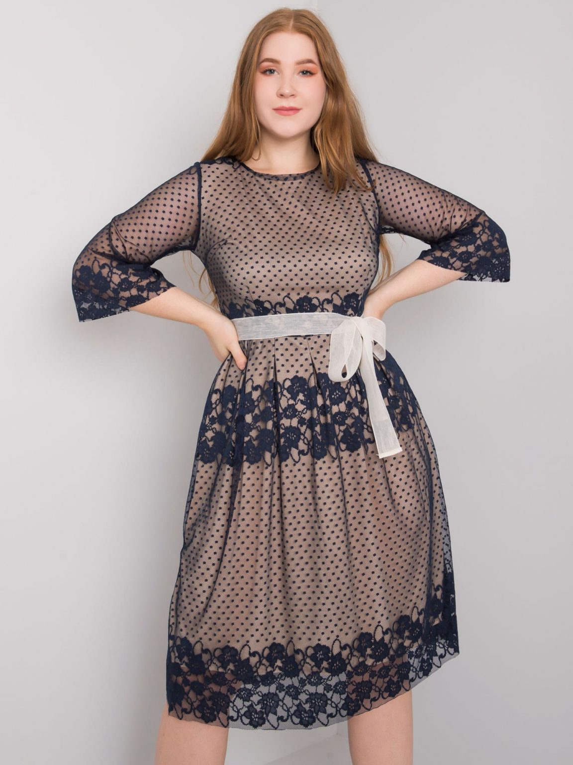 Granatowa elegancka sukienka plus size Enriqueta