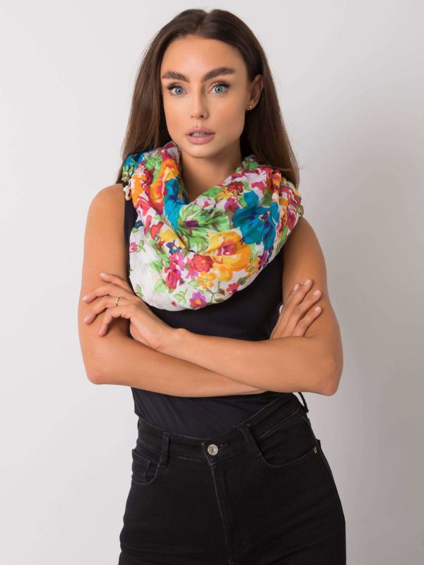 Biała chusta w kwiaty