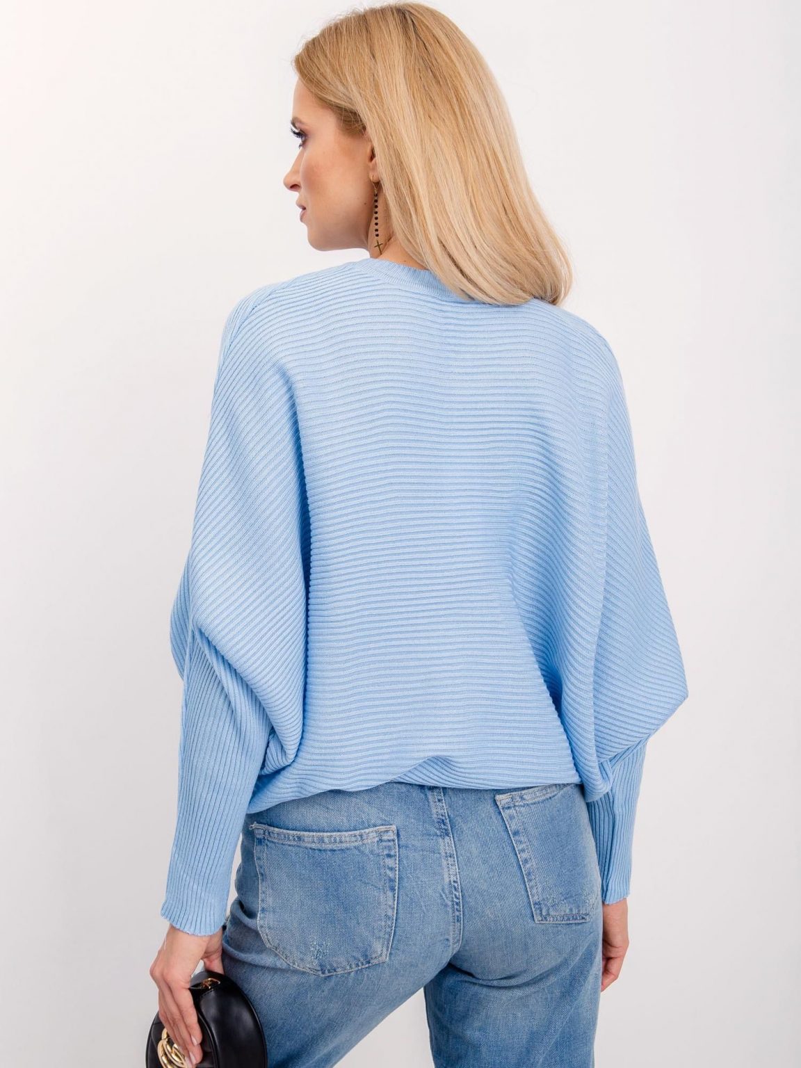 RUE PARIS Jasnoniebieski sweter Pose