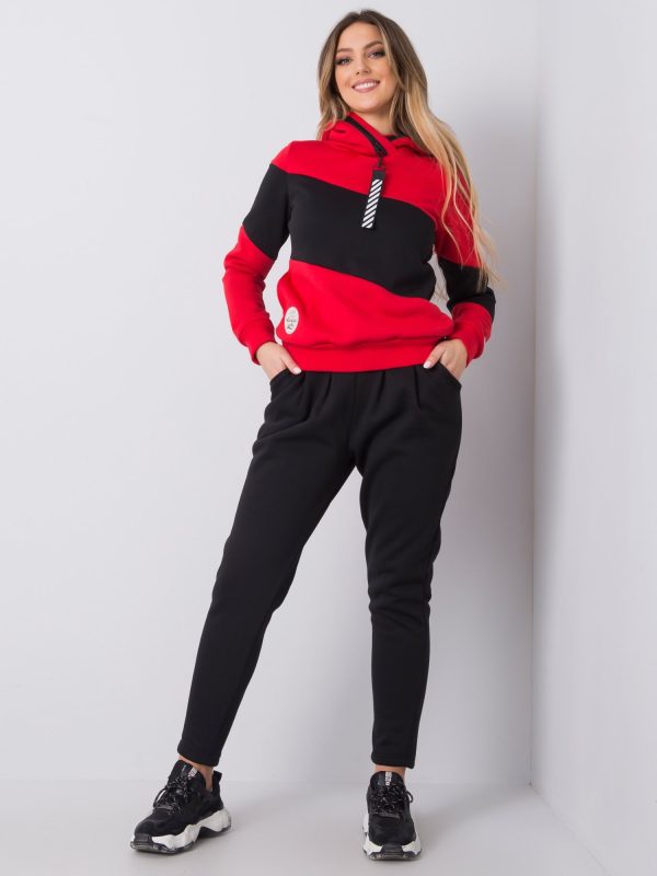 Czerwony dres w pasy z kapturem w kwiaty