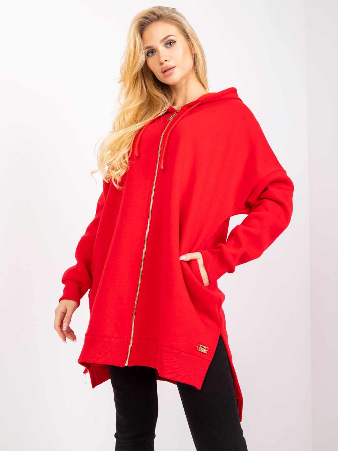Czerwona długa bluza z kapturem Perrie