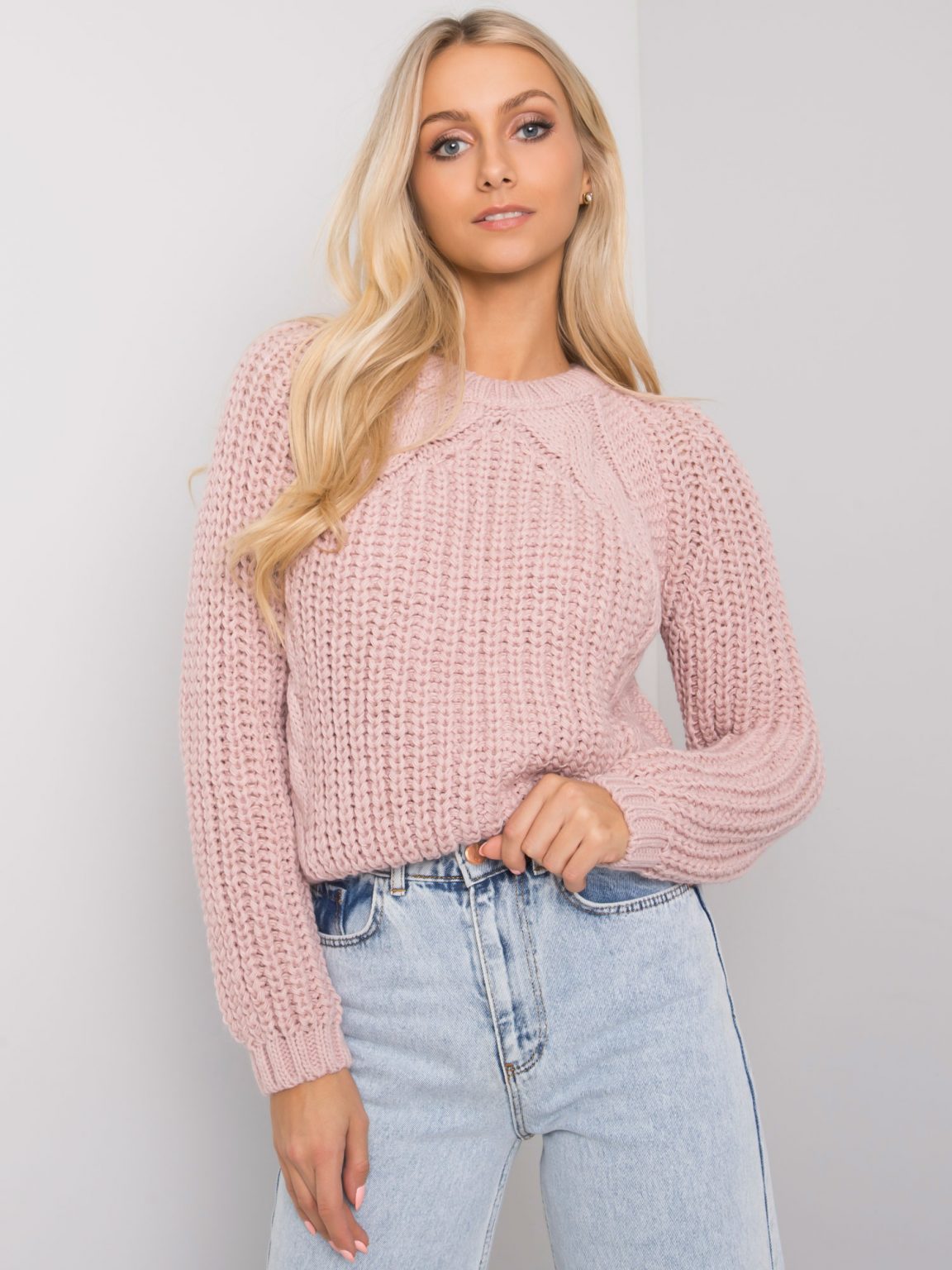 Brudnoróżowy sweter z warkoczami Lagos RUE PARIS