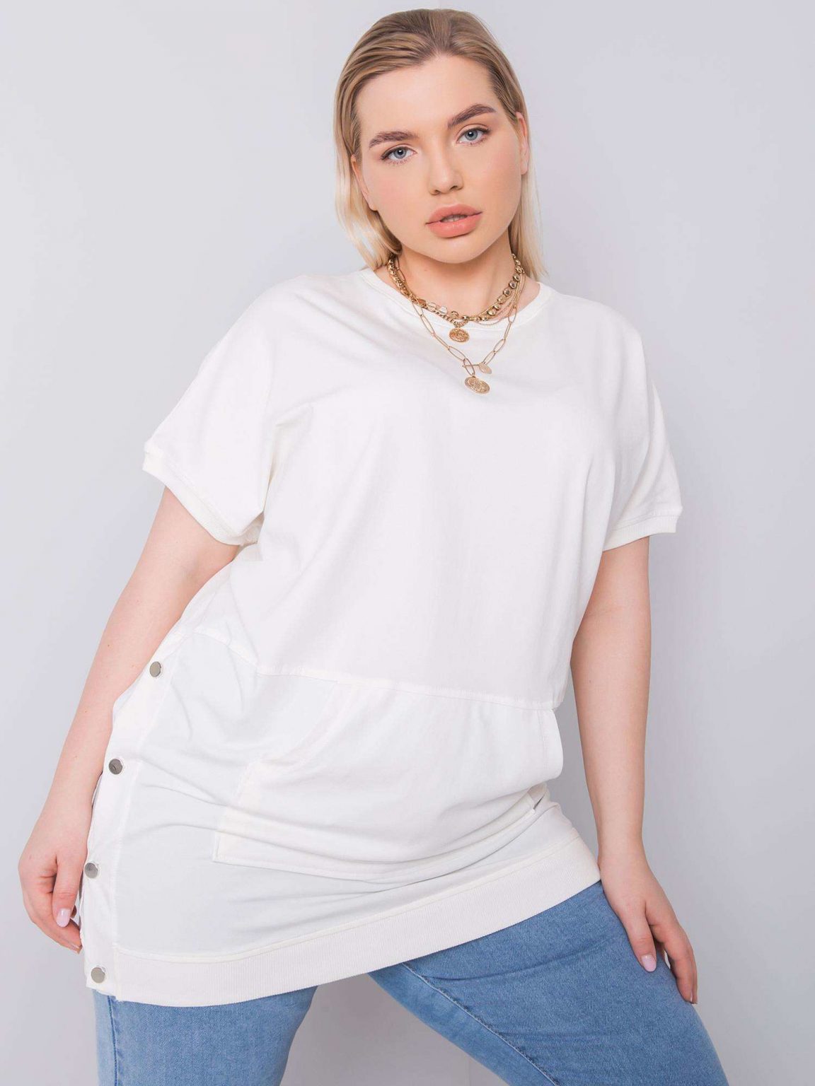 Ecru bluzka plus size z kieszenią Newport