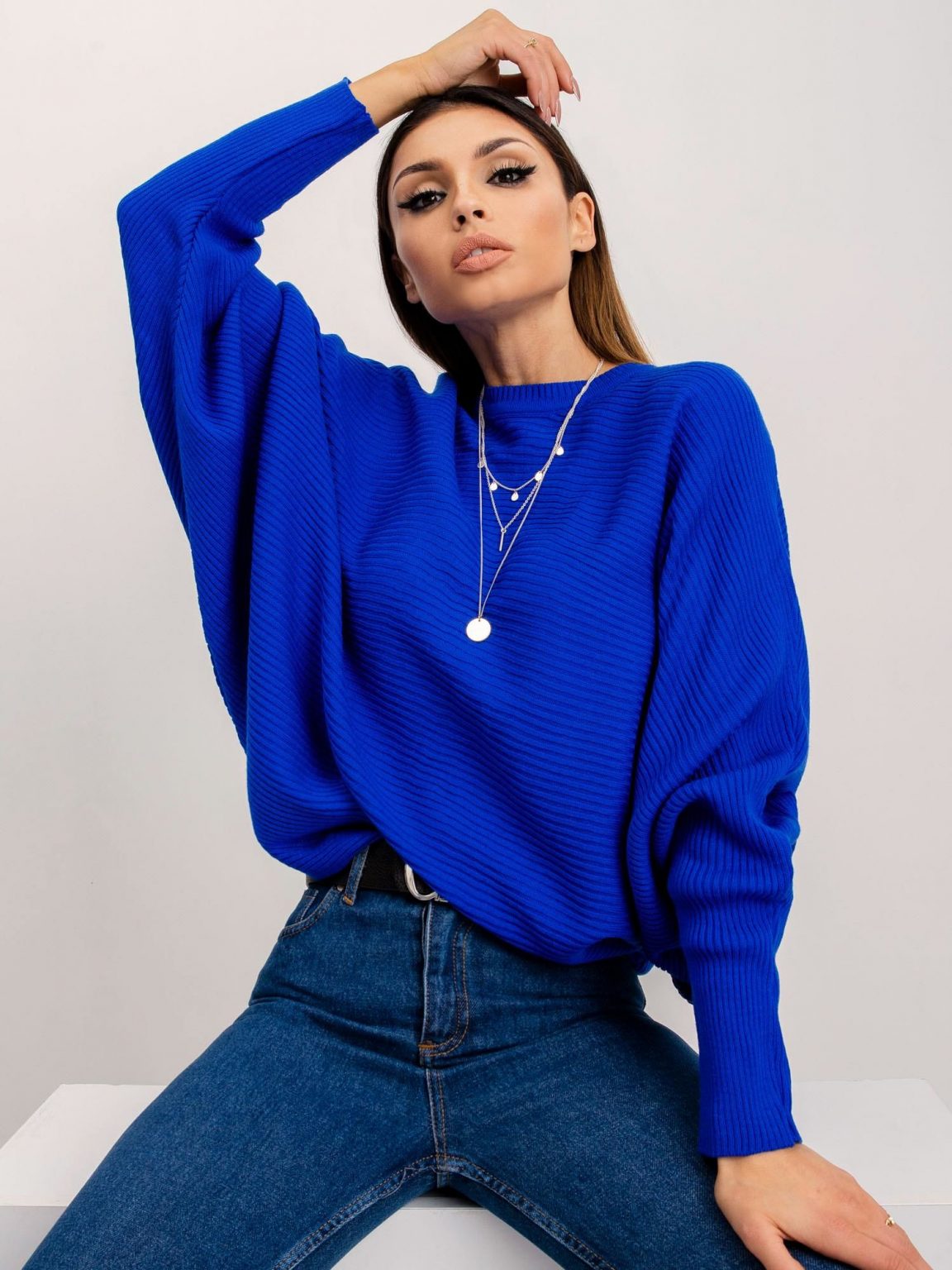 RUE PARIS Kobaltowy sweter Pose