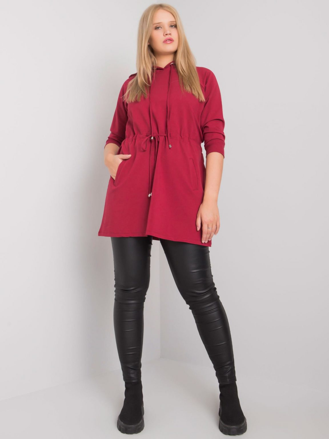 Bordowa bluza plus size z kapturem Norina