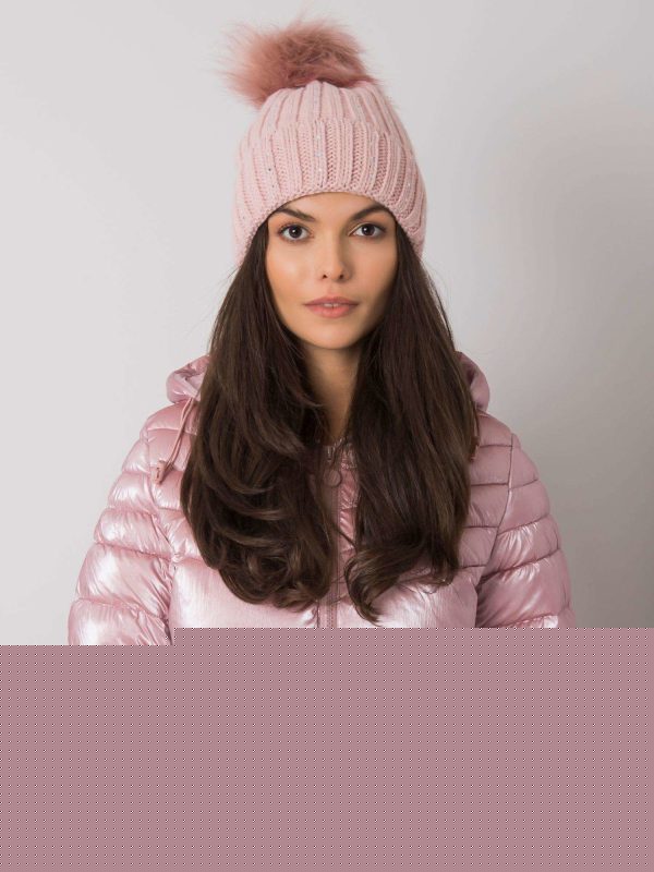 Jasnoróżowa czapka zimowa z aplikacją