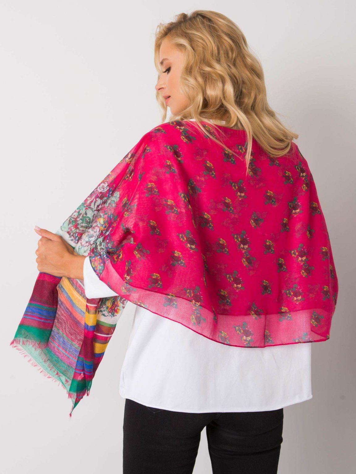 Różowa chusta z wiskozy we wzory