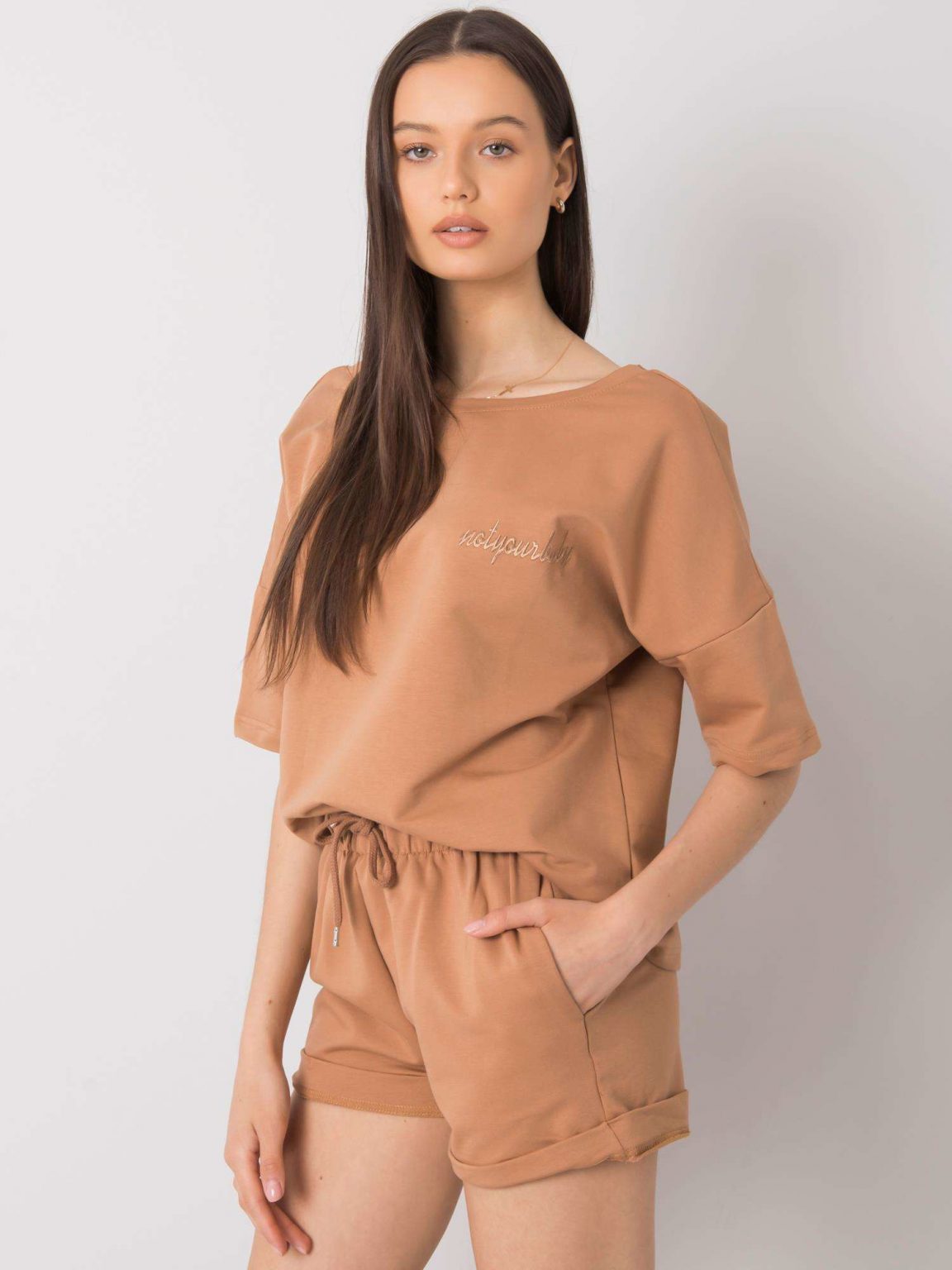 Camelowy komplet damski Quanesia