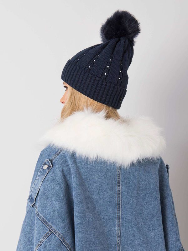 Granatowa czapka z aplikacjami