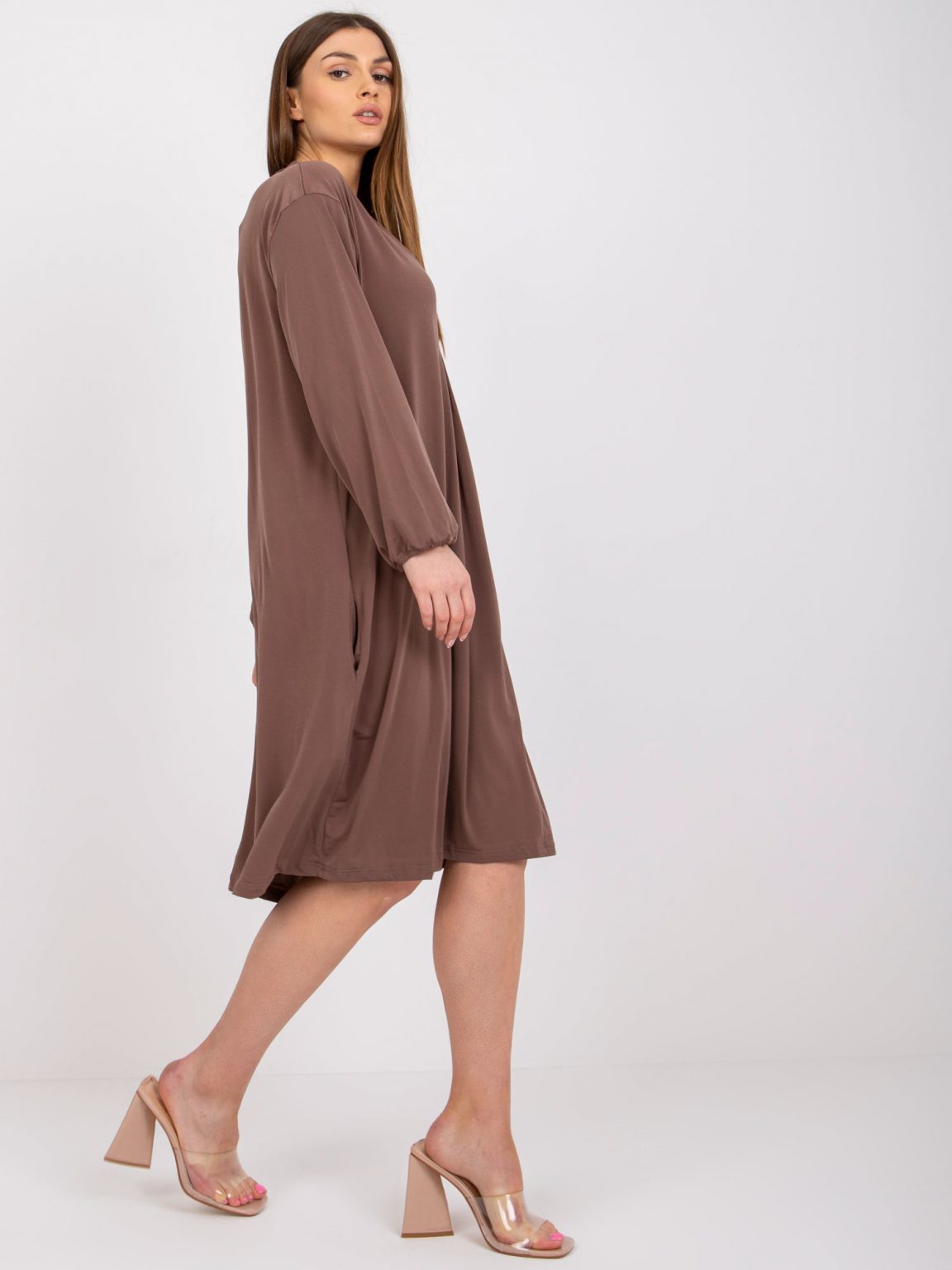 Brązowa sukienka oversize midi Rimini
