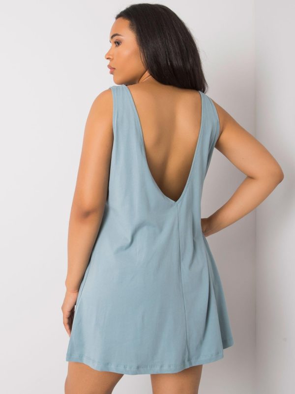 Jasnoniebieska sukienka plus size z dekoltem z tyłu Patrinna RUE PARIS