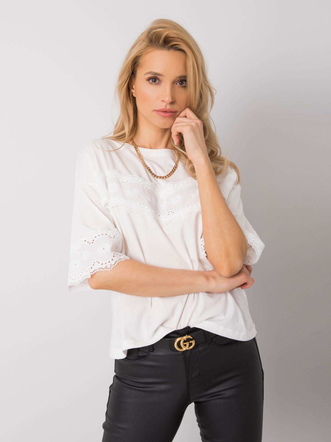 Ecru t-shirt z koronką Nadya RUE PARIS