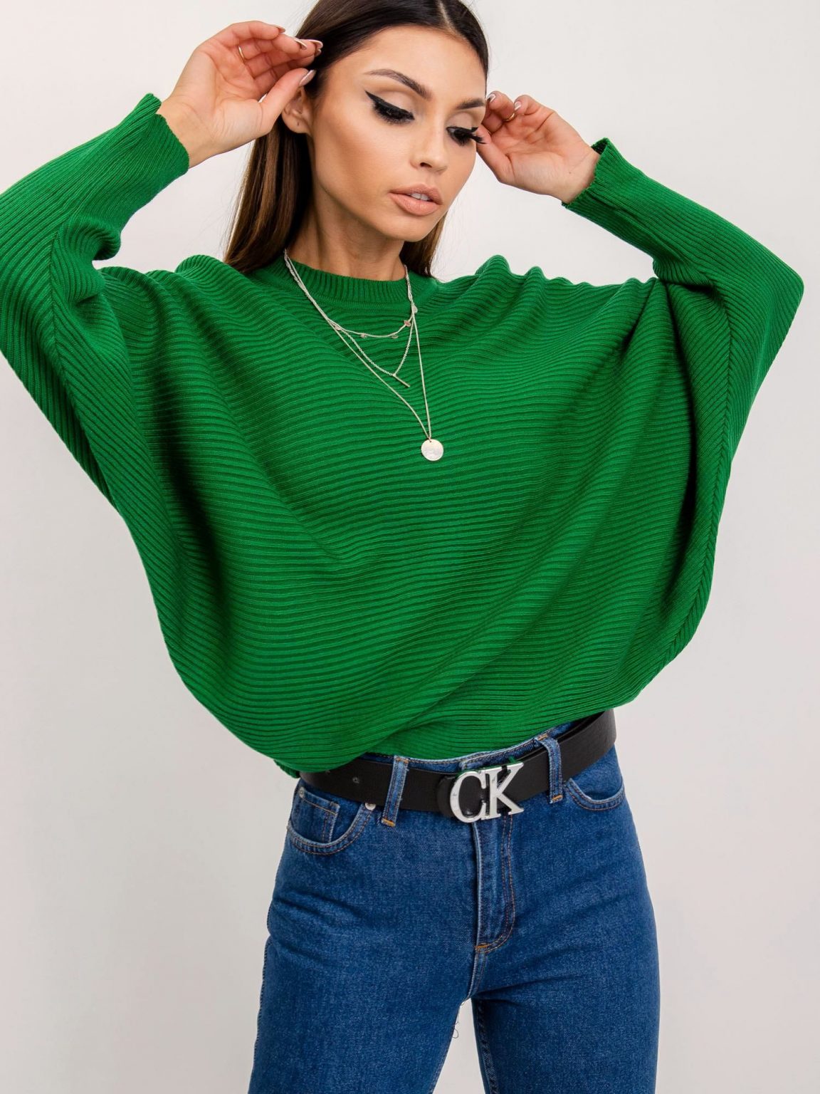 RUE PARIS Zielony sweter Pose