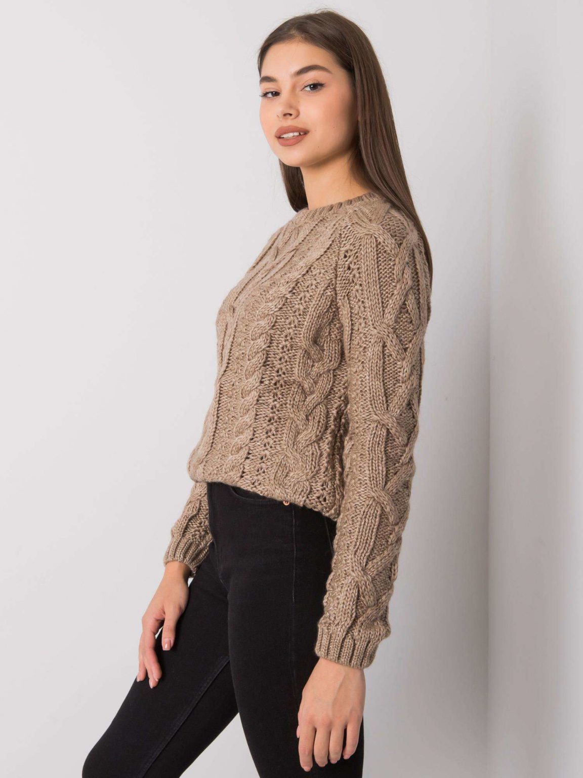 Ciemnobeżowy sweter w warkocze Milford RUE PARIS