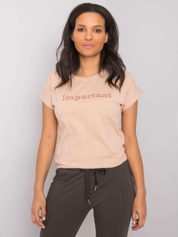 Beżowy t-shirt z napisem Saniyah