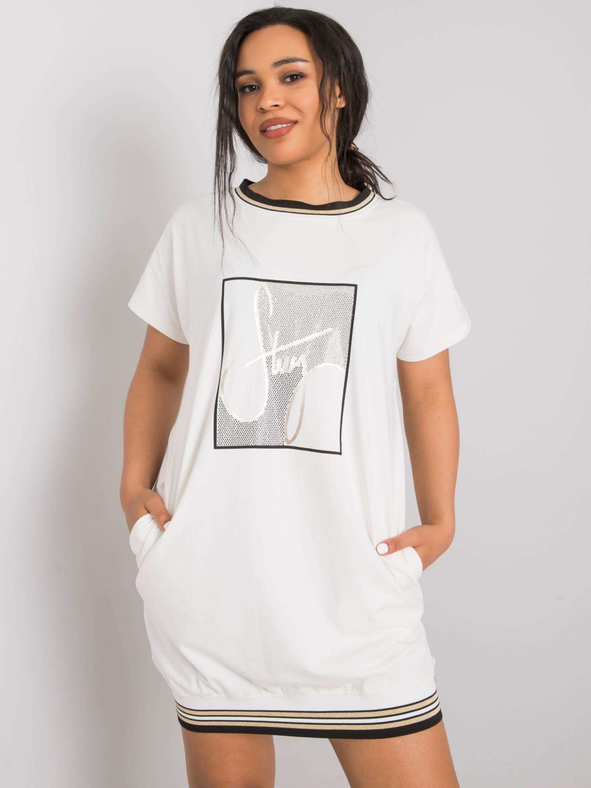 Ecru sukienka plus size z aplikacją Jadis