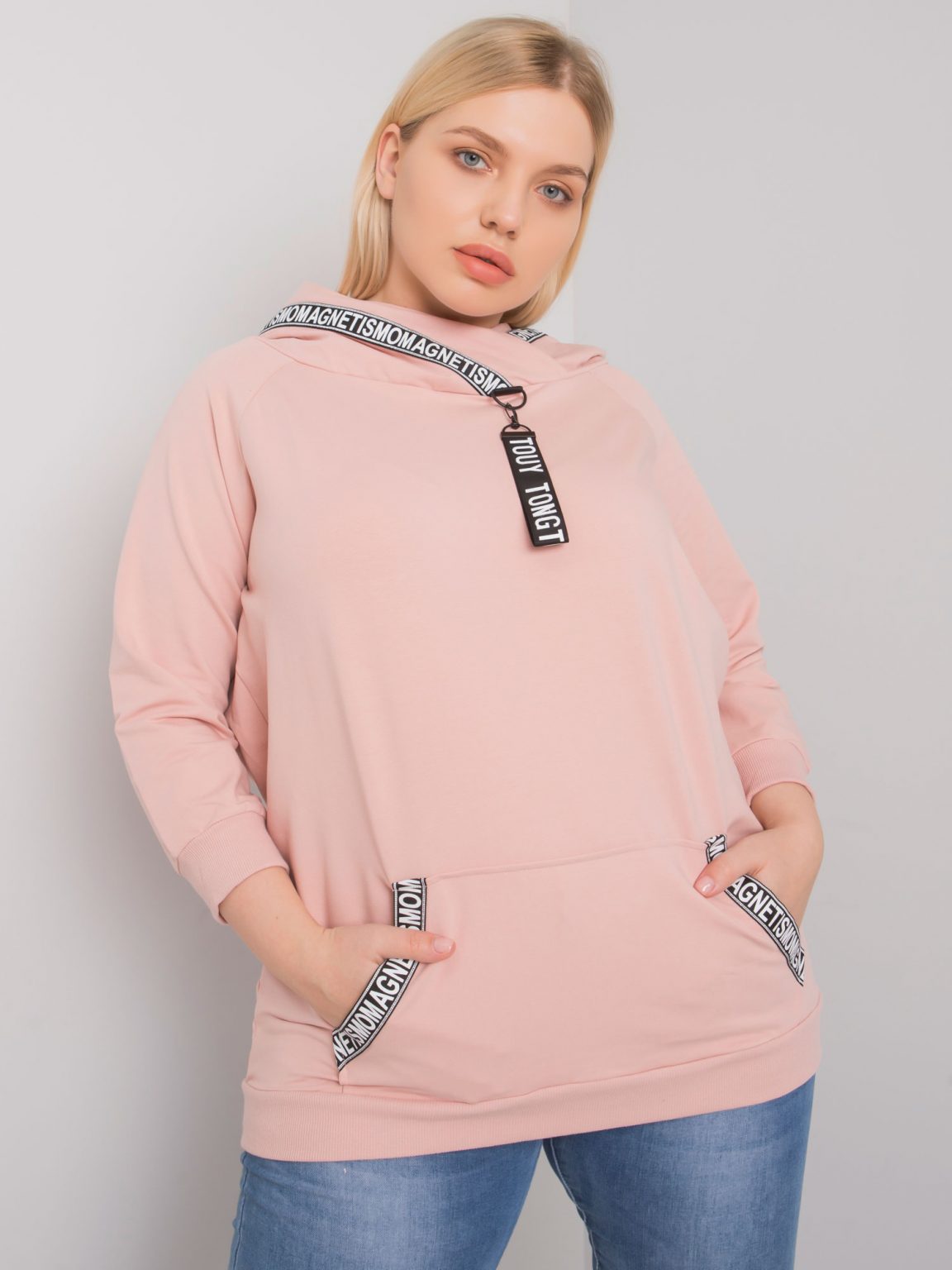 Brudnoróżowa bluza z kapturem plus size Jordynn