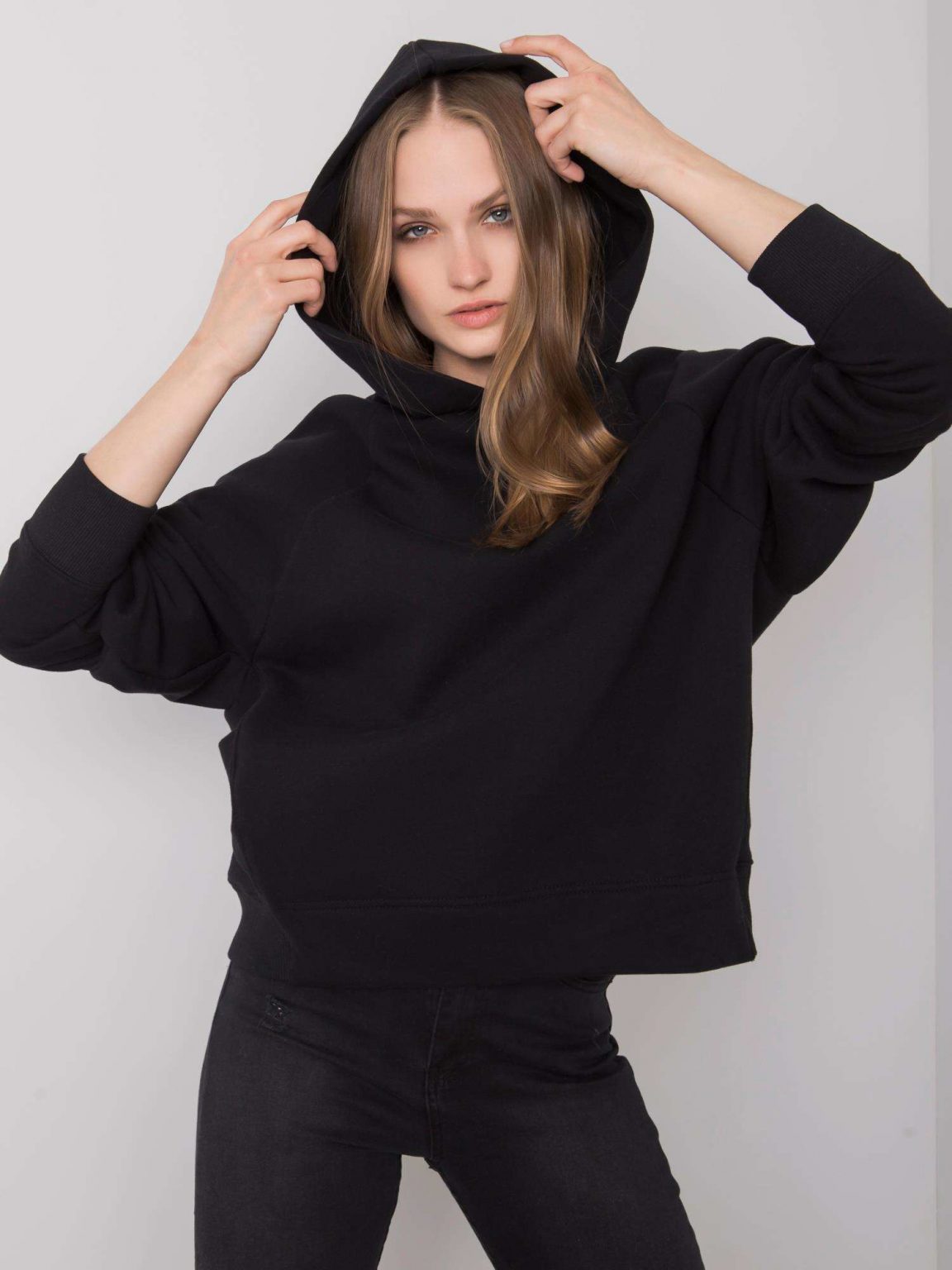 Czarna bluza z kapturem Darcy
