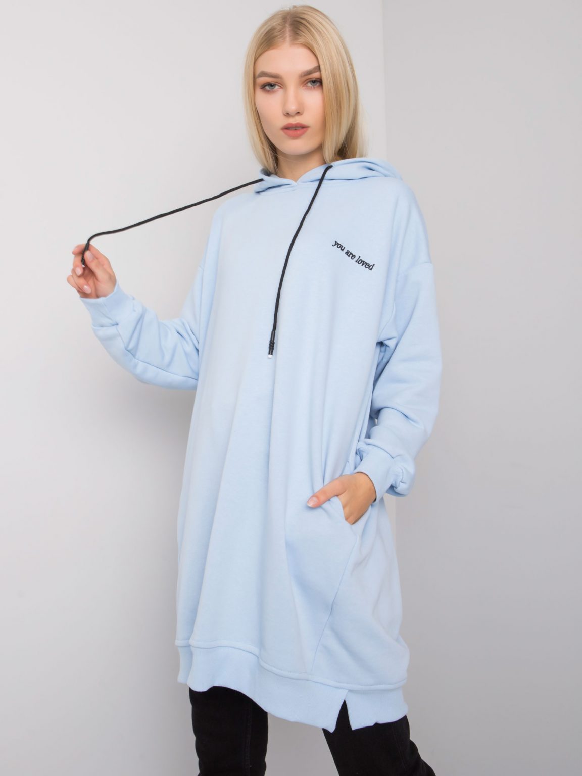 Jasnoniebieska bluza z kieszeniami Indira