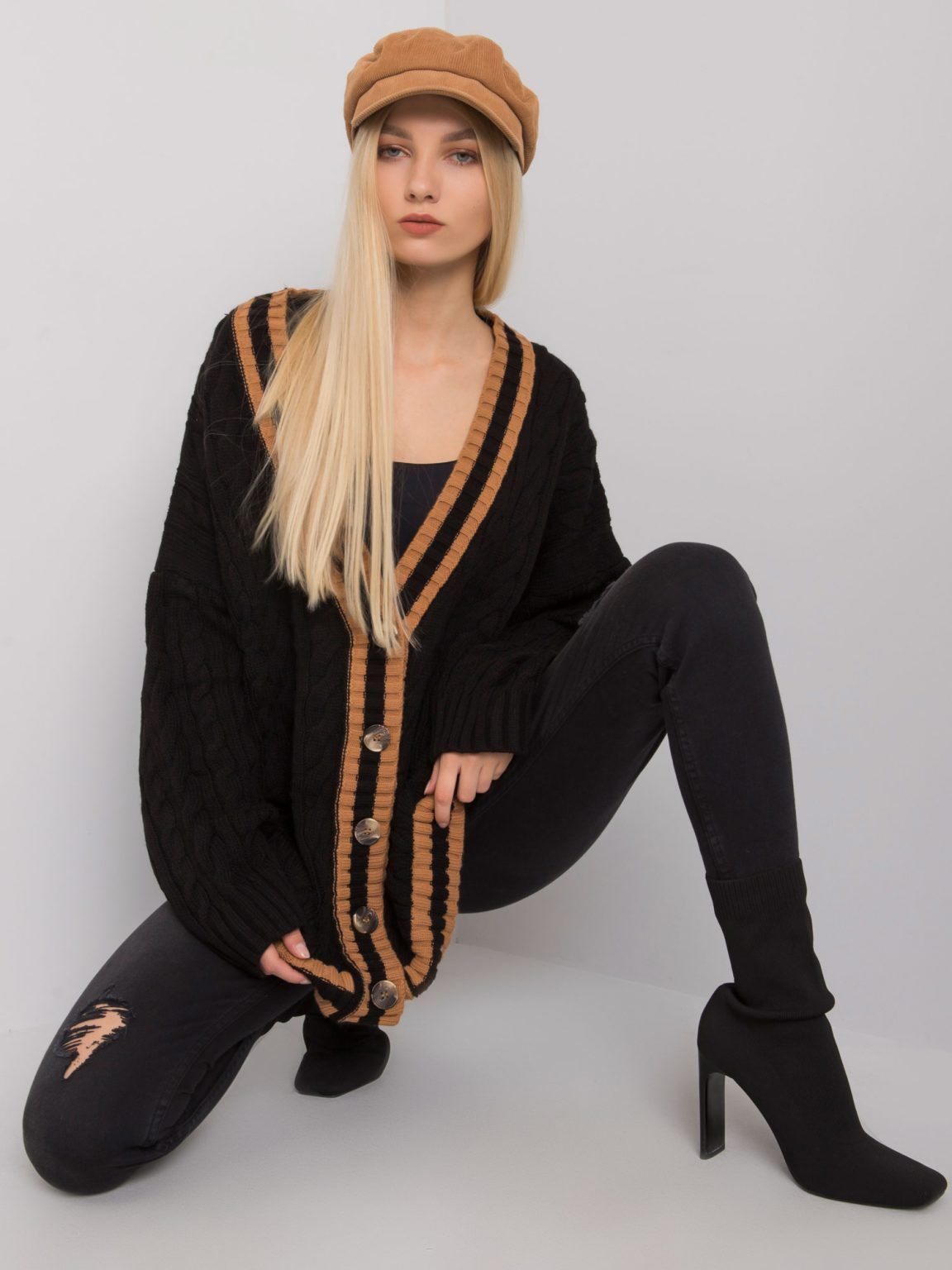 Czarny sweter rozpinany w warkocze Farmington