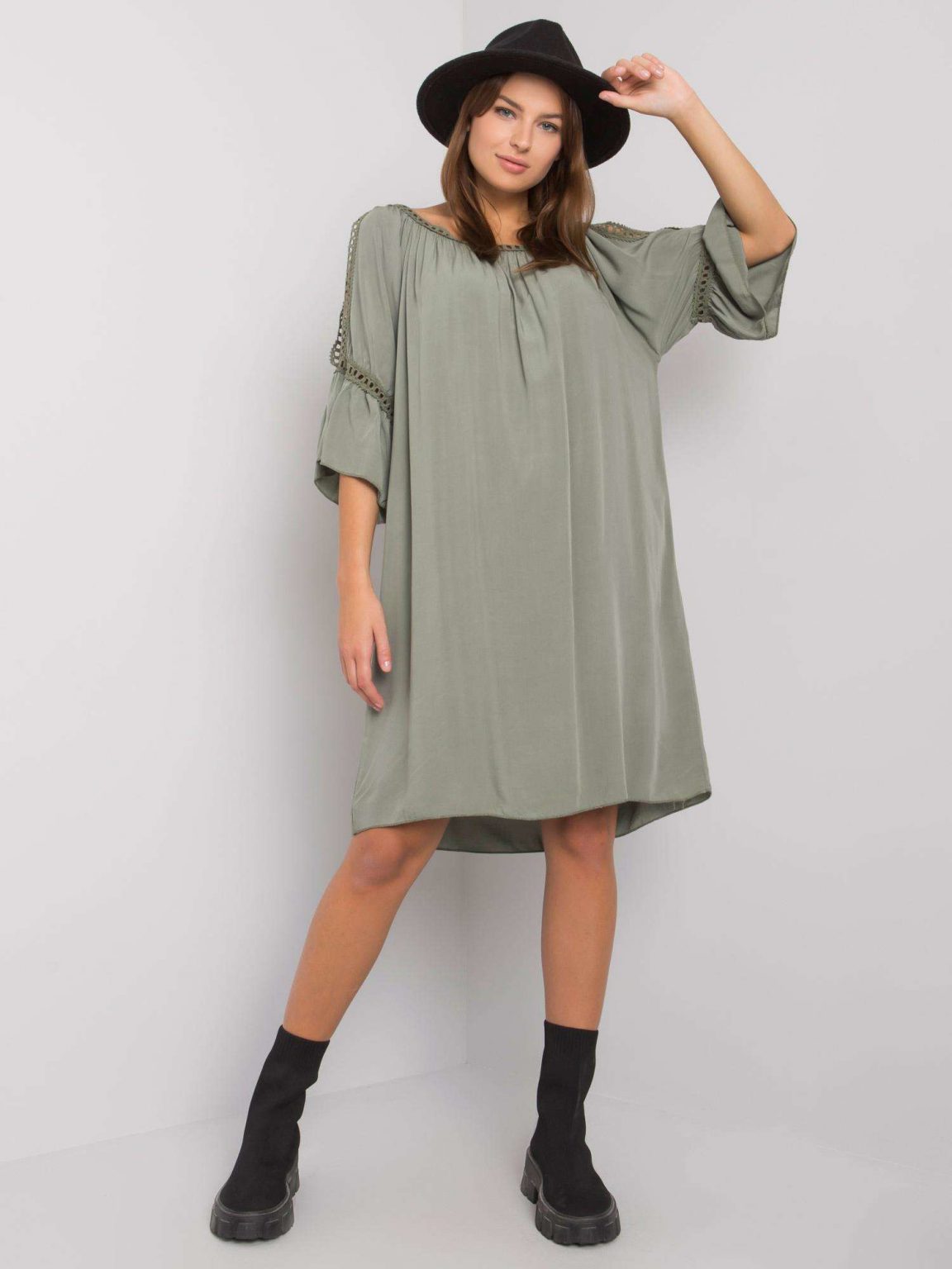 Khaki sukienka z wycięciami Marielle OCH BELLA