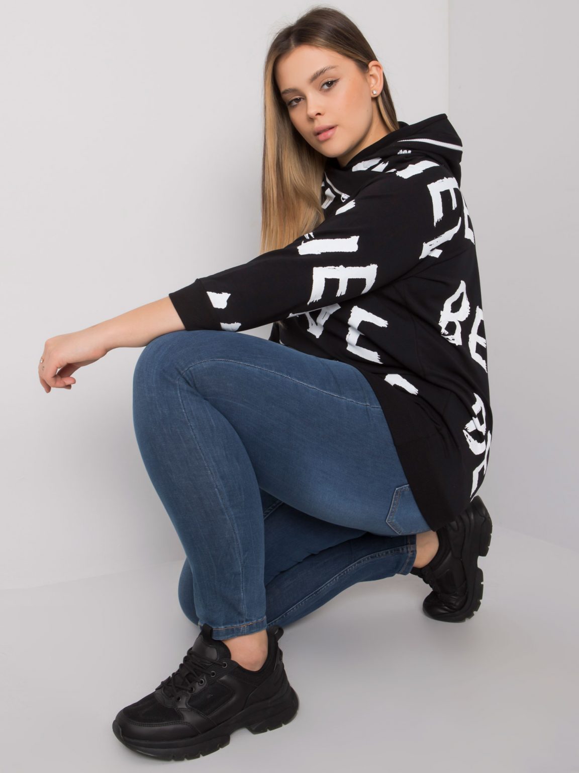 Czarna wzorzysta bluza plus size Perth