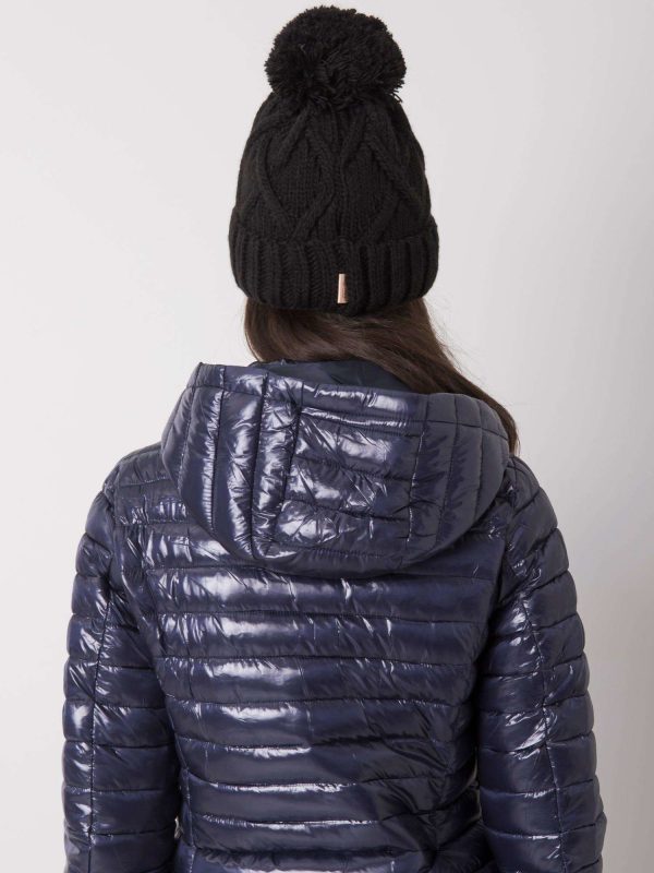 Czarna czapka zimowa z pomponem