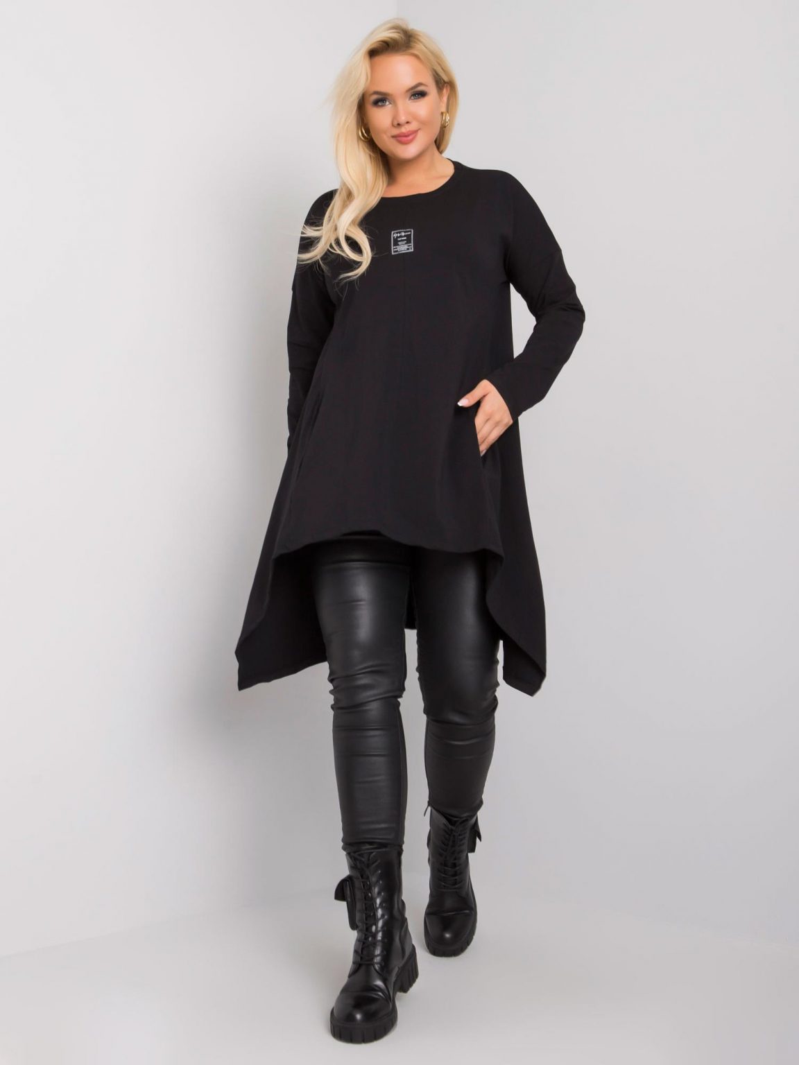 Czarna tunika plus size z kieszeniami Lara