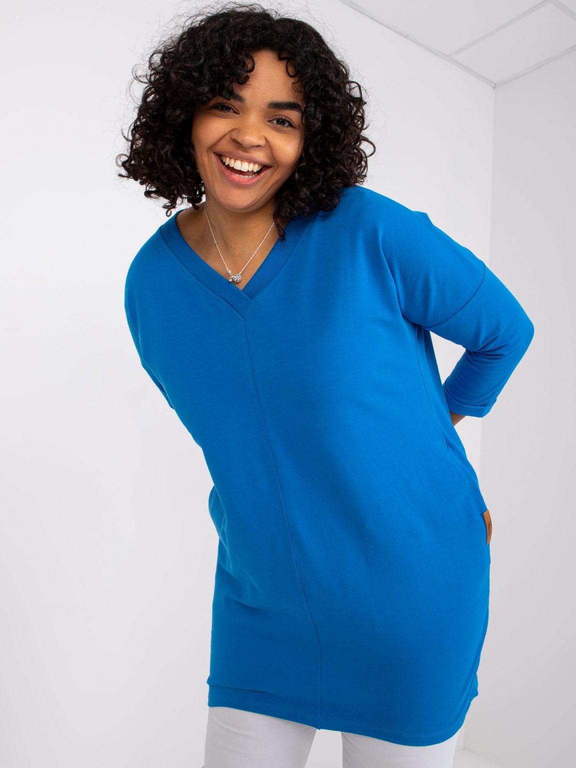Ciemnoniebieska dresowa tunika plus size z kieszeniami Sue