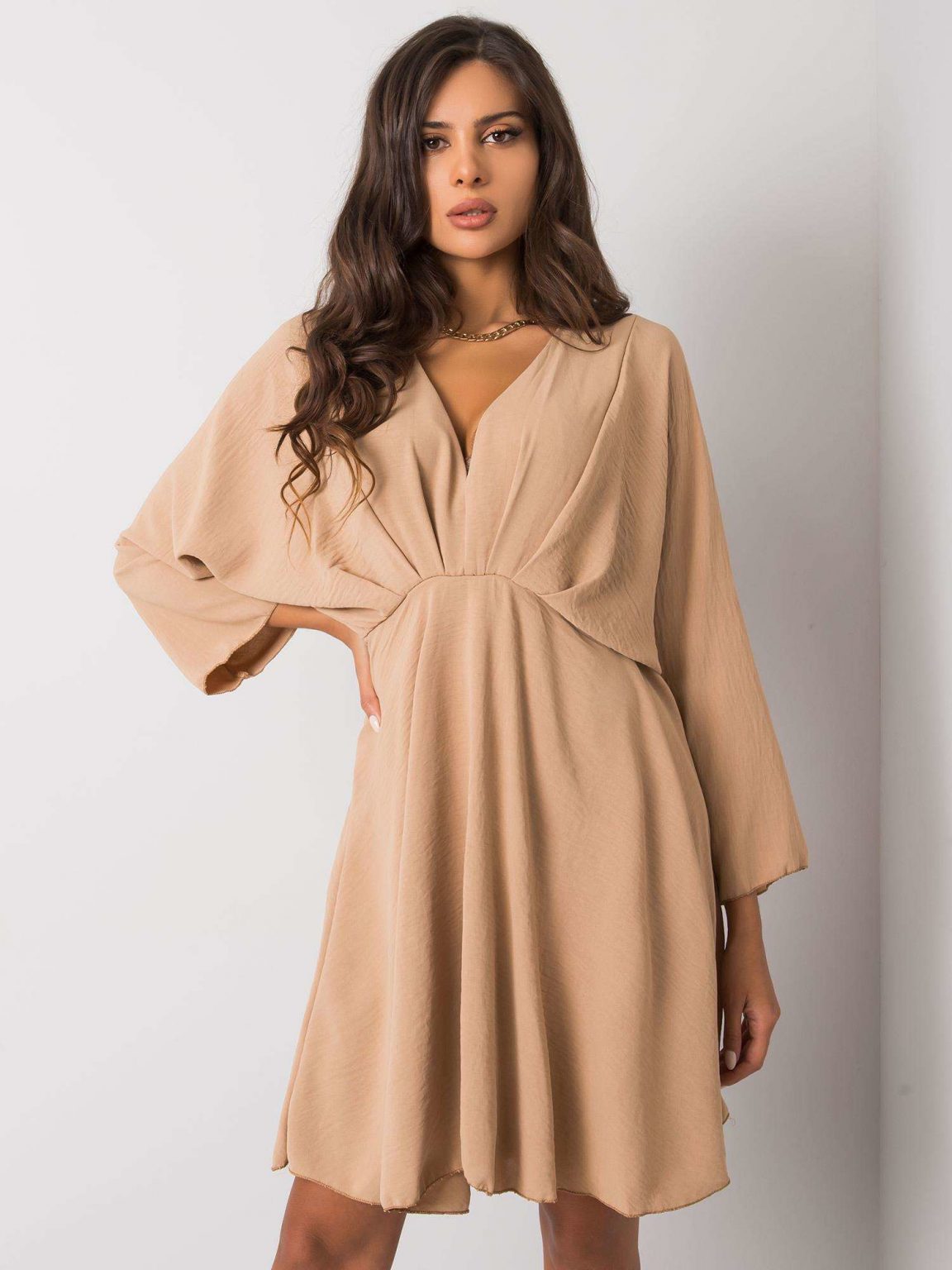 Camelowa sukienka Zayna
