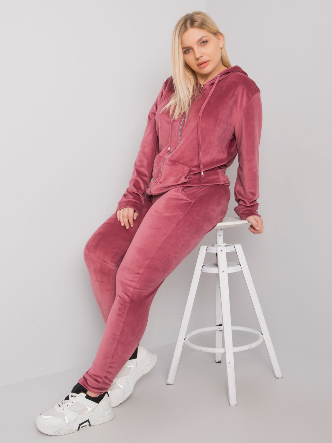 Ciemnoróżowy welurowy komplet plus size Michell