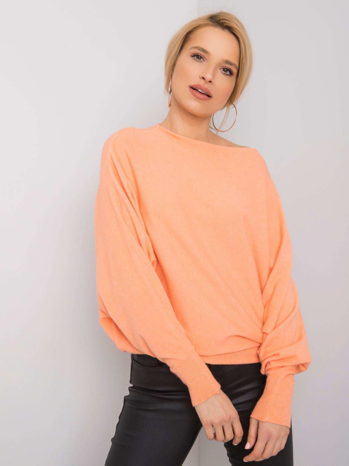 Brzoskwiniowy sweter oversize Albertina