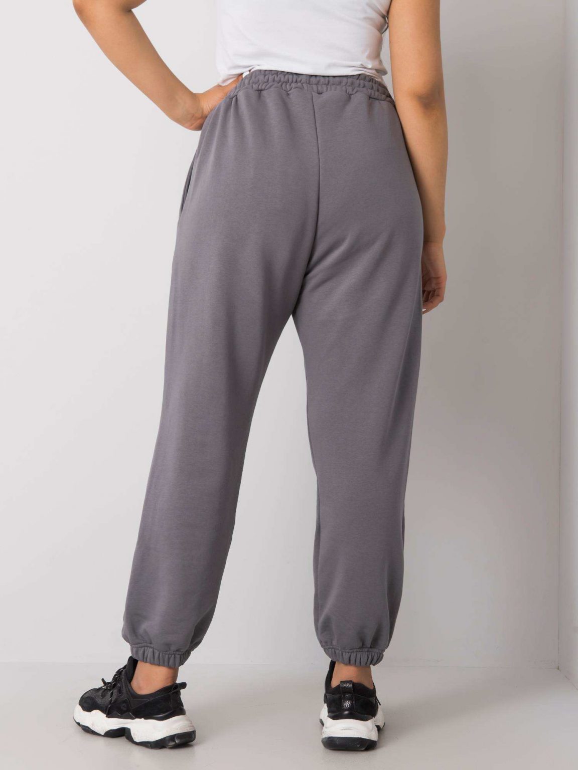 Ciemnoszare spodnie dresowe plus size basic Ainhoa