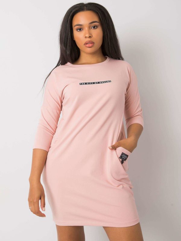 Brudnoróżowa sukienka plus size z kieszeniami Sereia