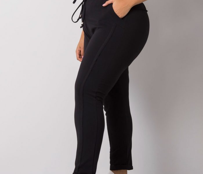 Hurtownia Czarne spodnie dresowe plus size Alva