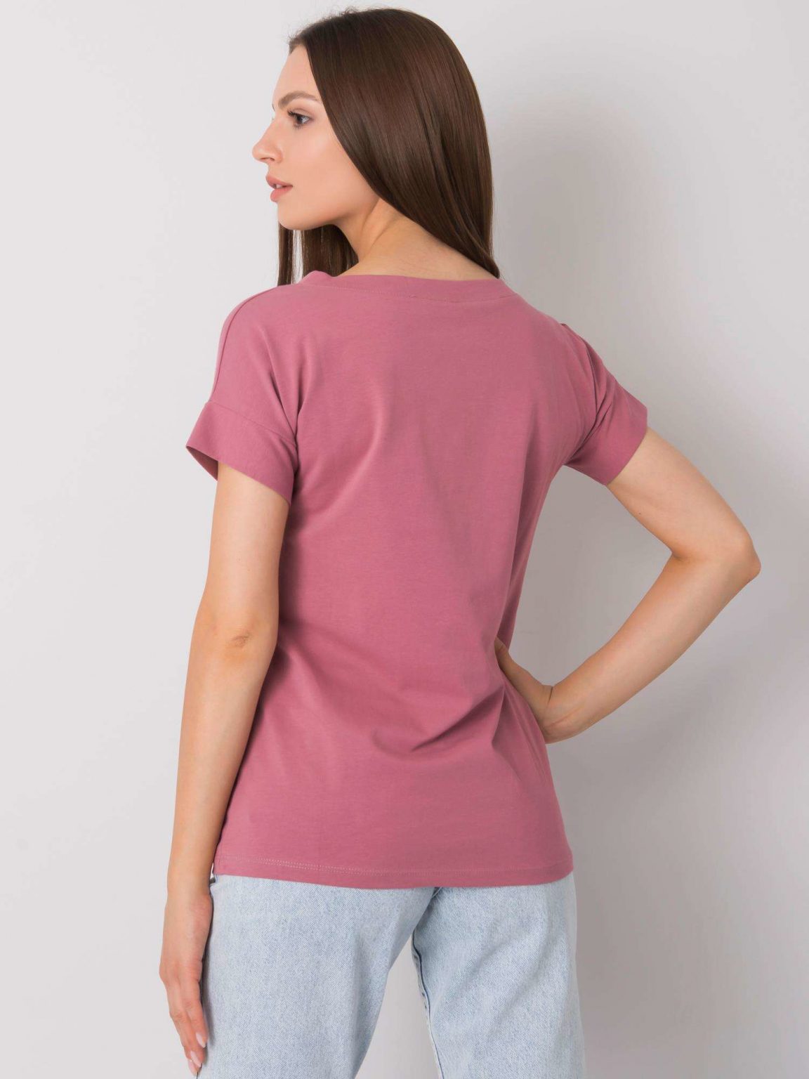 Brudnoróżowy t-shirt z napisem Emille