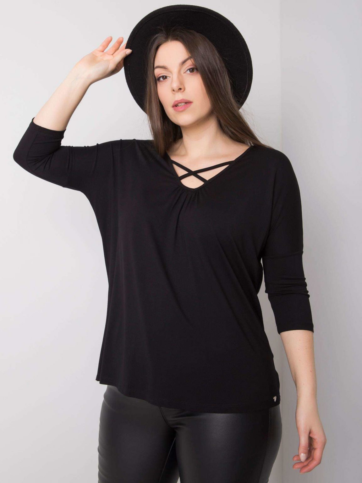Czarna bluzka plus size z wiskozy Mariel