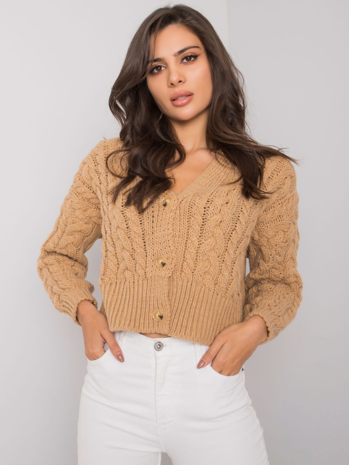 Camelowy sweter na guziki w warkocze Avezzano SUBLEVEL