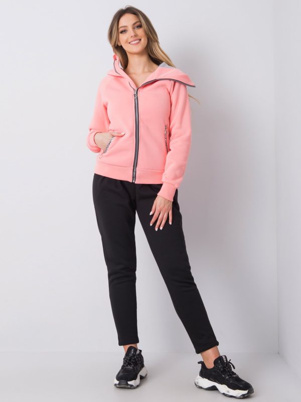 Pudrowy casualowy dres z wysoko zapinanym kapturem