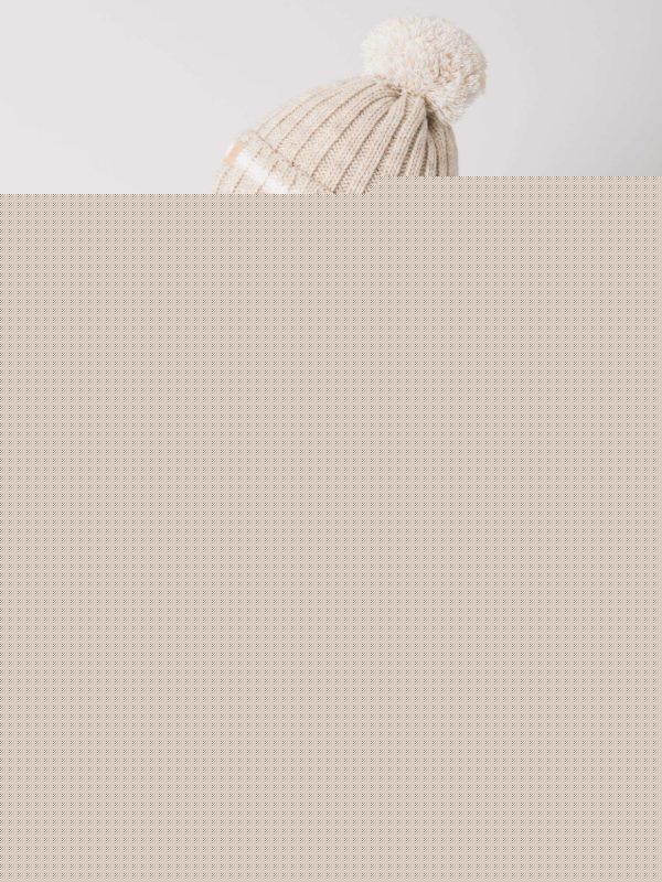 Beżowa czapka z pomponem