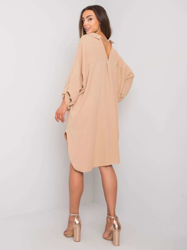 Camelowa sukienka oversize Elaria