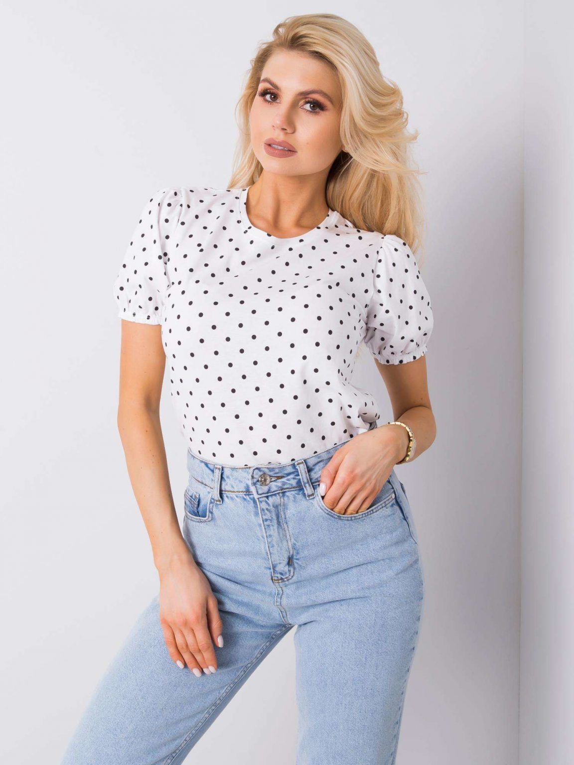 Biały t-shirt w groszki Enna