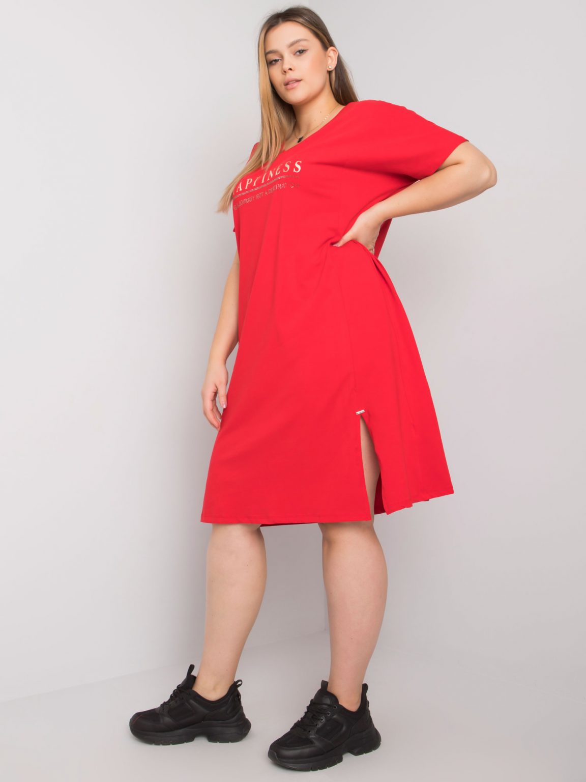 Czerwona sukienka plus size z rozcięciem Lucy