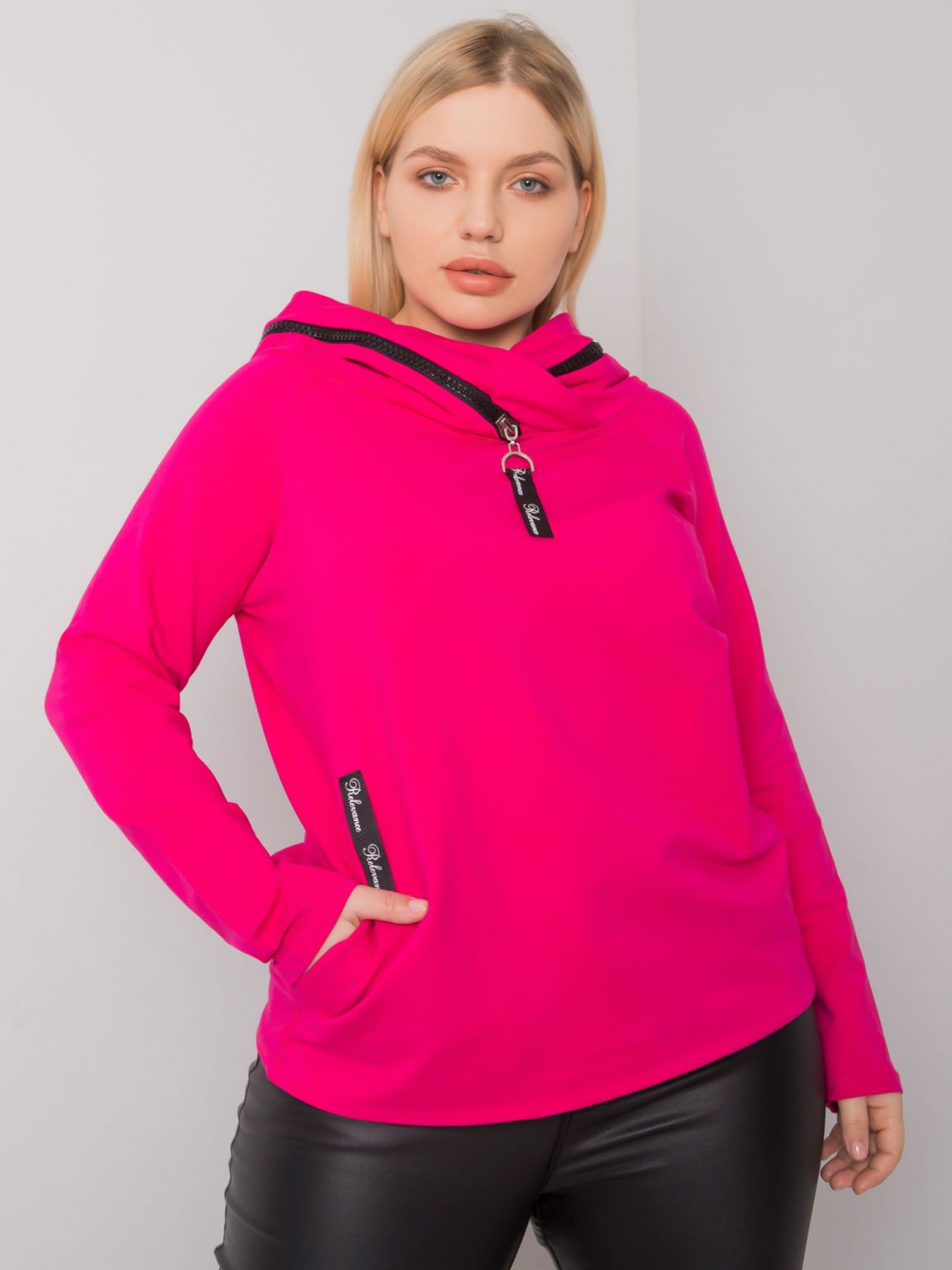 Fuksjowa bluza z kapturem plus size Akeiyla