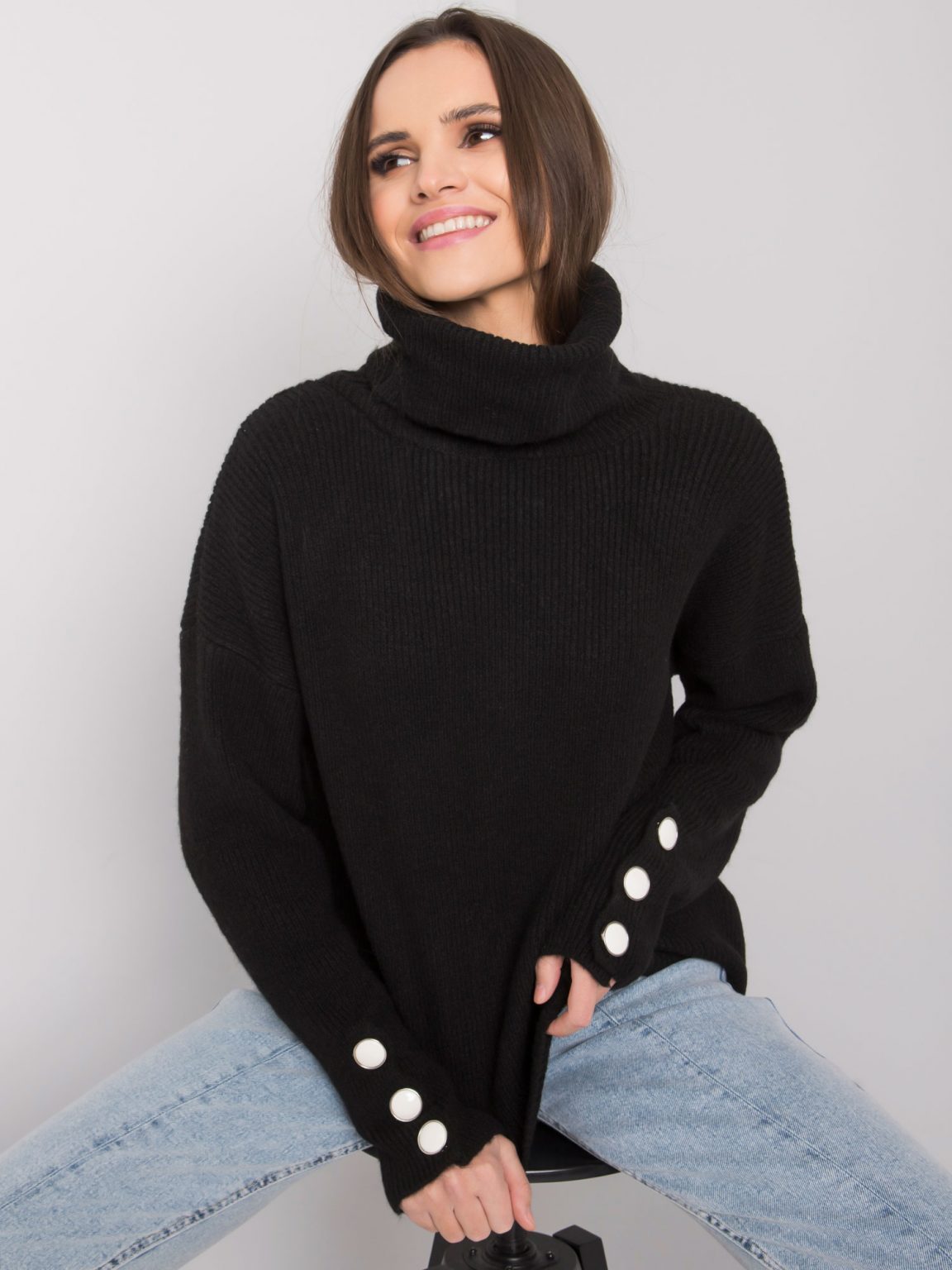 Czarny sweter golf damski Emrie RUE PARIS