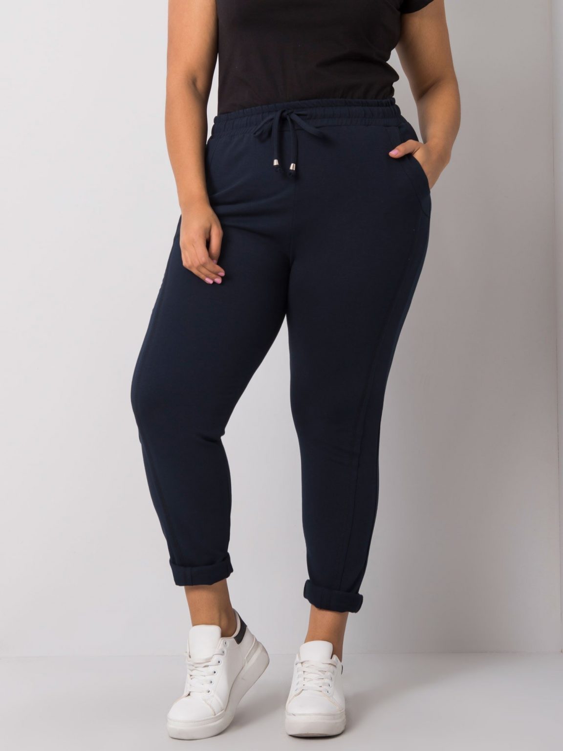 Granatowe spodnie dresowe plus size Alva