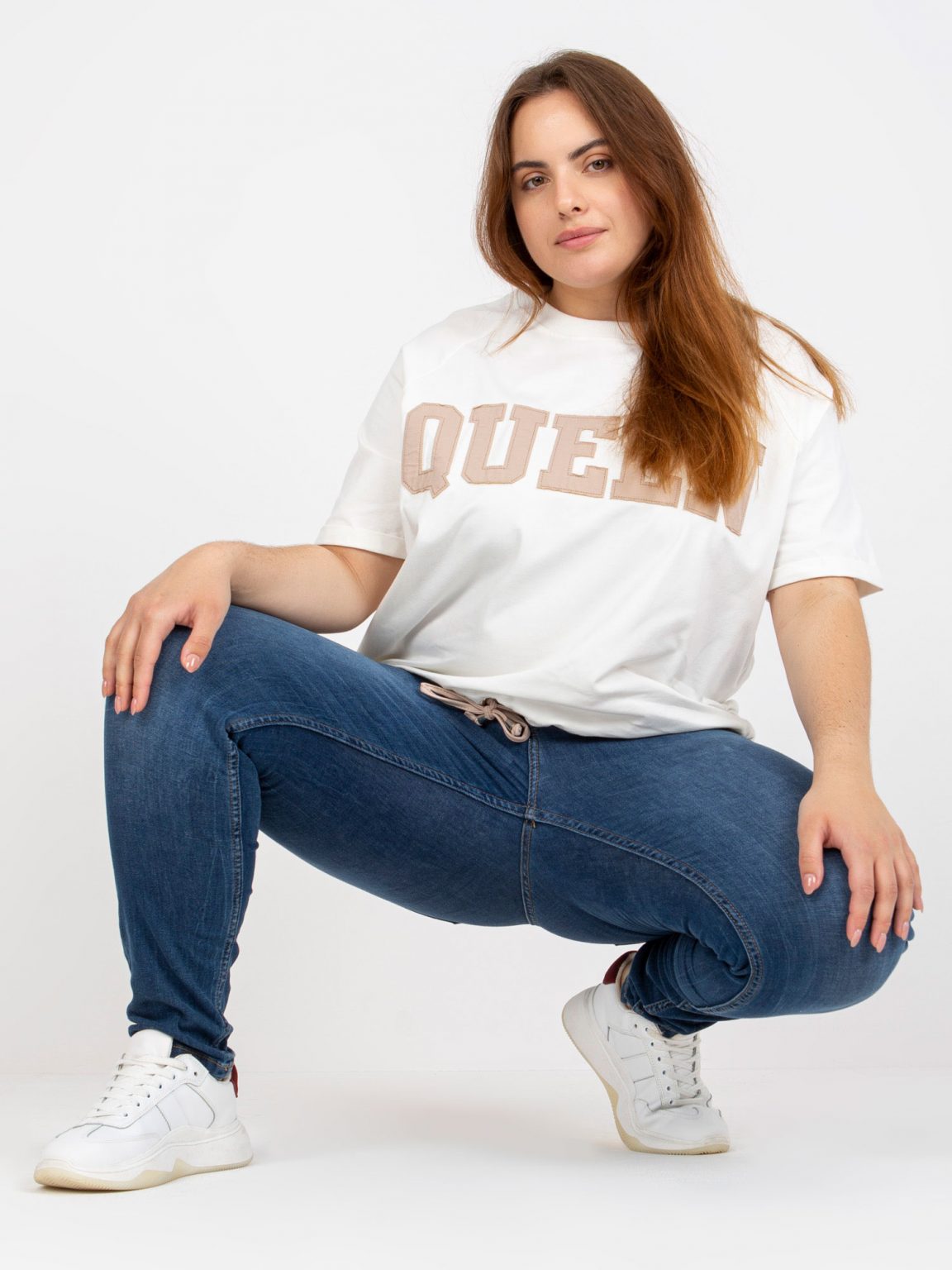 Biała bawełniana bluzka plus size z napisem