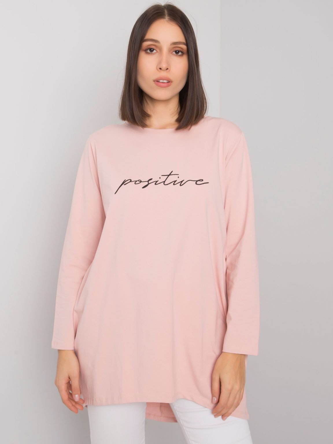 Brudnoróżowa tunika plus size z napisem Kaylah