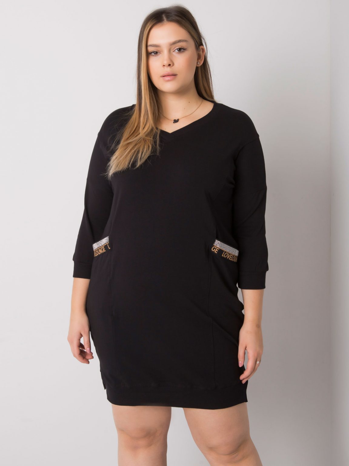 Czarna sukienka plus size z kieszeniami Susan
